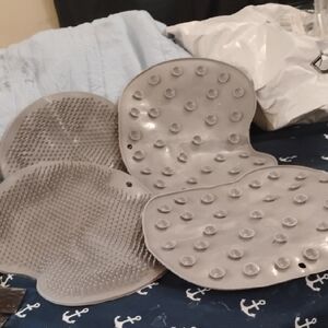 Gray Suction-Back Bath Mat with Massage Nubs